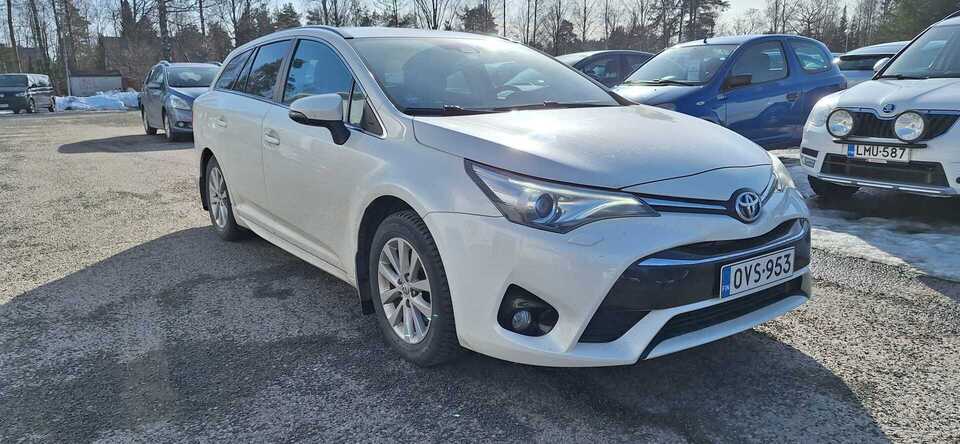 Toyota Avensis vaihtoauto