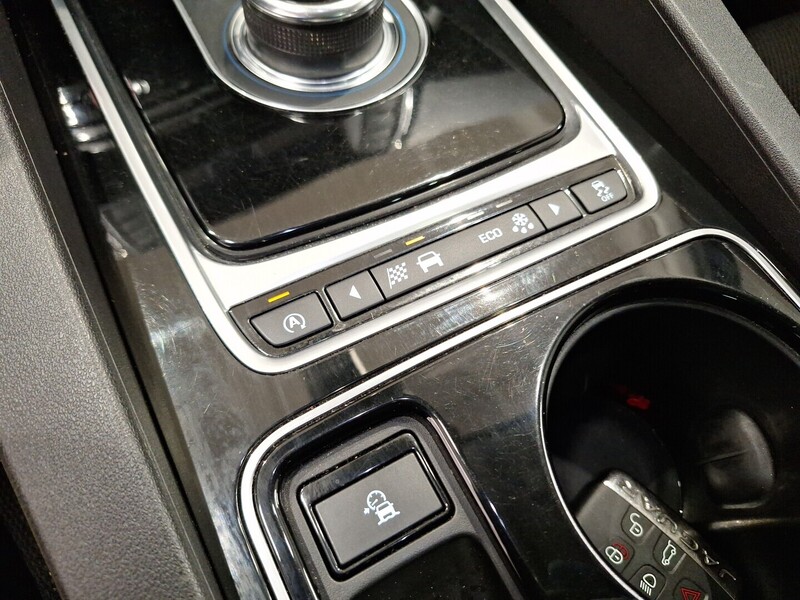 Jaguar F-PACE vaihtoauto