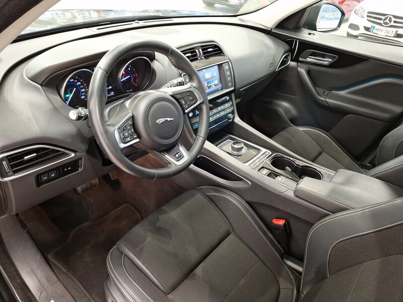 Jaguar F-PACE vaihtoauto