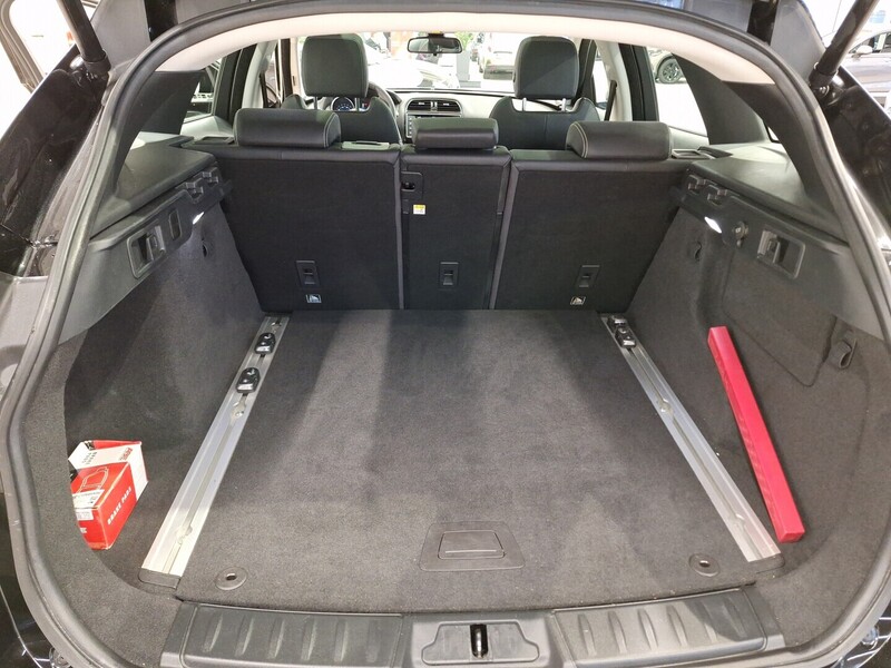 Jaguar F-PACE vaihtoauto