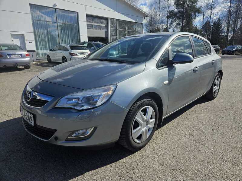 Opel Astra vaihtoauto