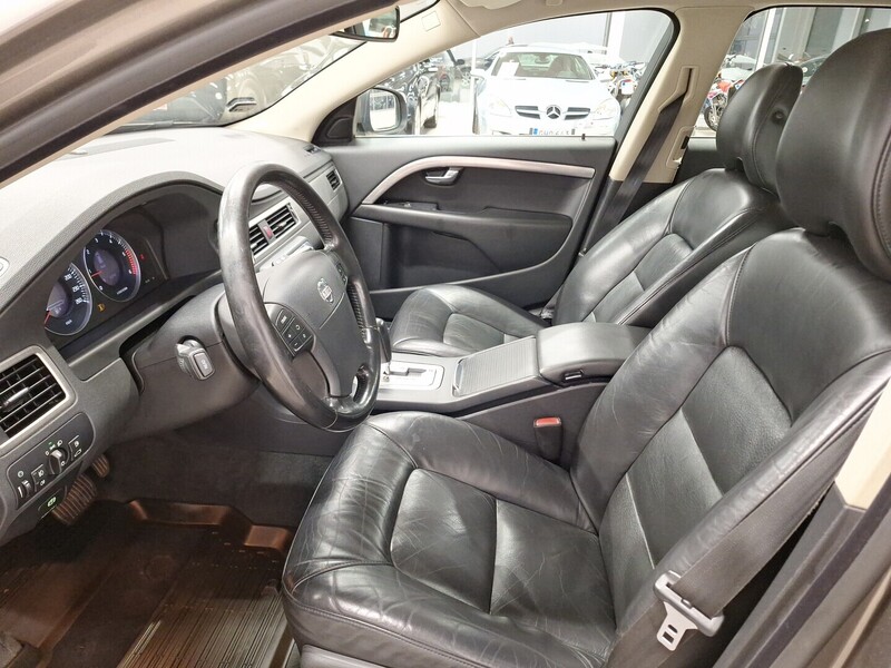 Volvo V70 vaihtoauto