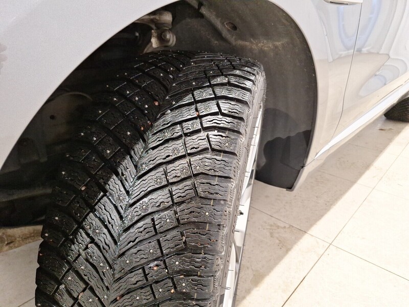 Jaguar F-PACE vaihtoauto