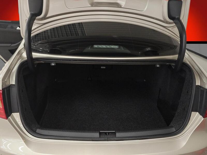 Volkswagen Jetta vaihtoauto