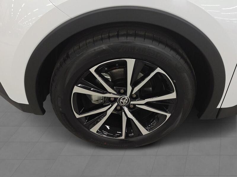 Toyota C-HR vaihtoauto