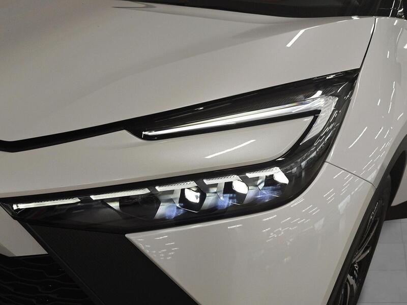 Toyota C-HR vaihtoauto