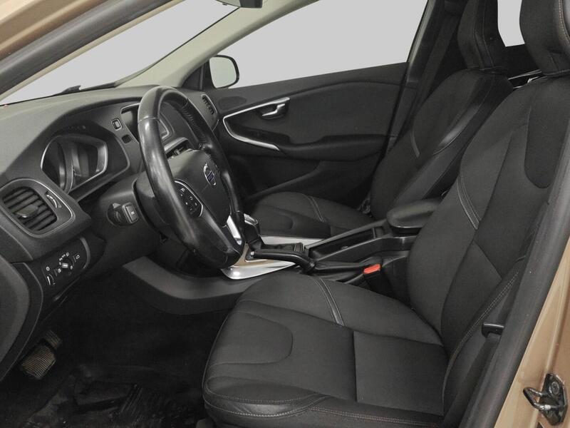 Volvo V40 Cross Country vaihtoauto