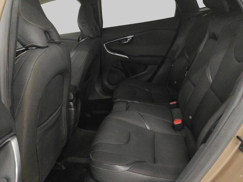 Volvo V40 Cross Country vaihtoauto