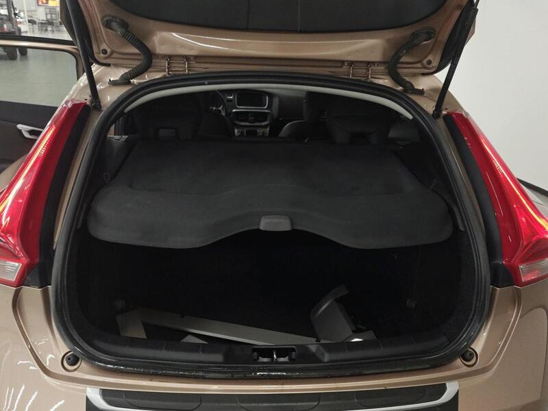 Volvo V40 Cross Country vaihtoauto