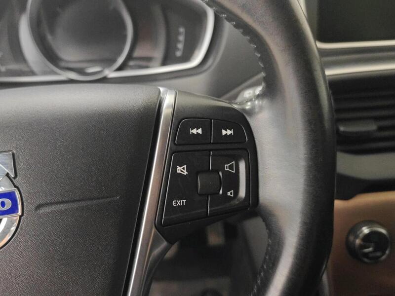 Volvo V40 Cross Country vaihtoauto