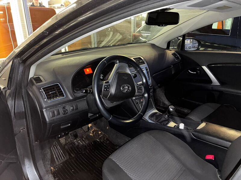 Toyota Avensis vaihtoauto