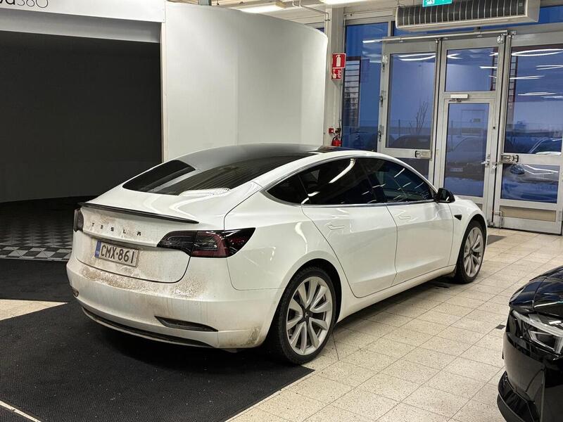 Tesla Model 3 vaihtoauto