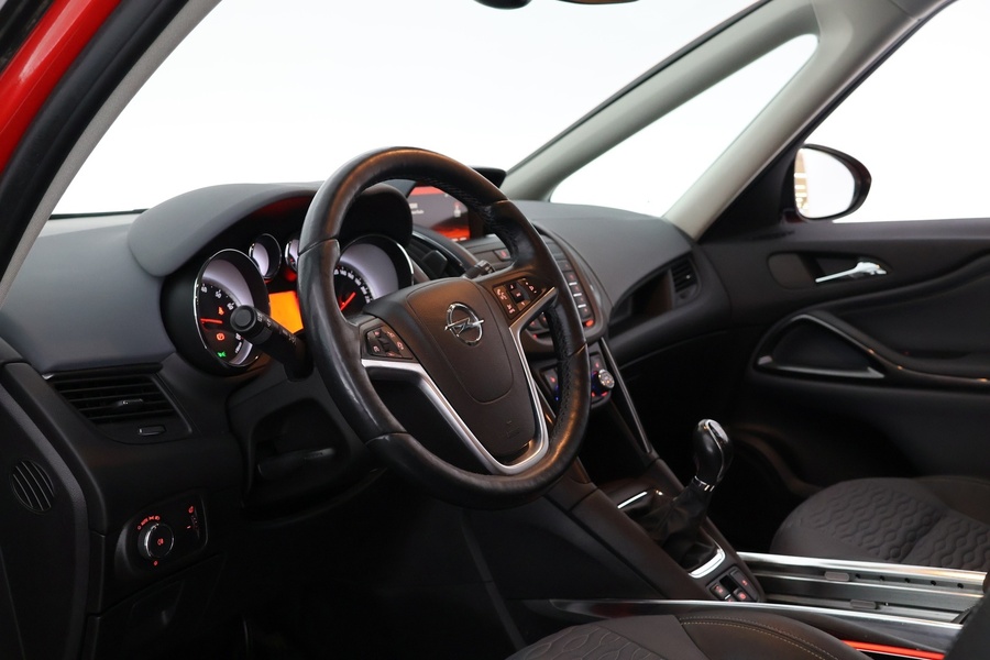 Opel Zafira Tourer vaihtoauto