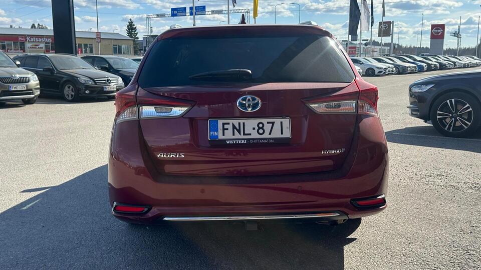 Toyota Auris vaihtoauto