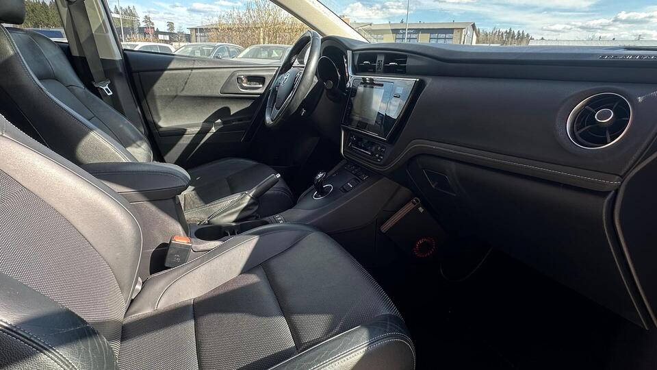 Toyota Auris vaihtoauto