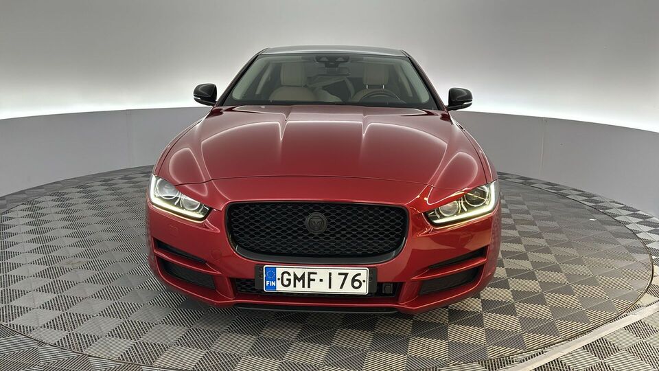 Jaguar XE vaihtoauto