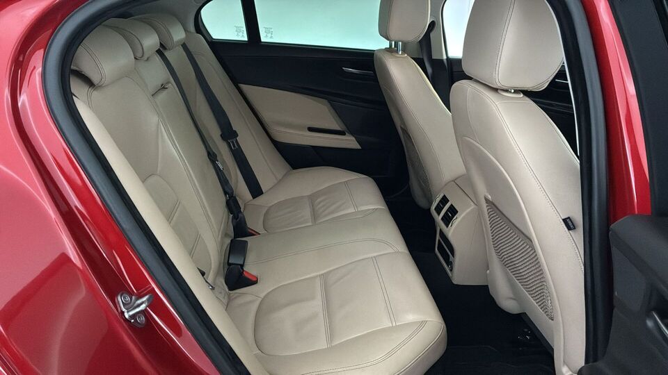 Jaguar XE vaihtoauto