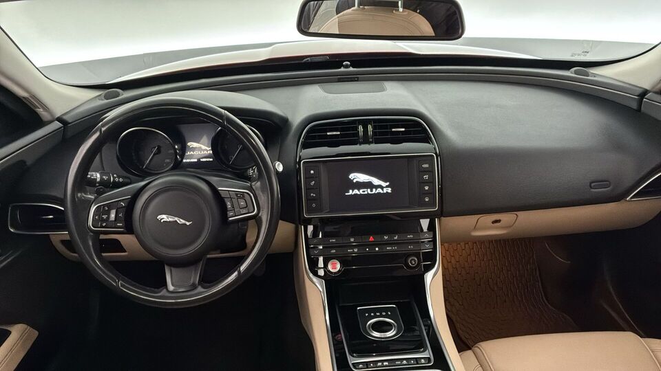 Jaguar XE vaihtoauto