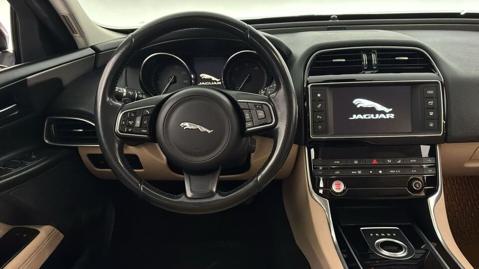 Jaguar XE vaihtoauto