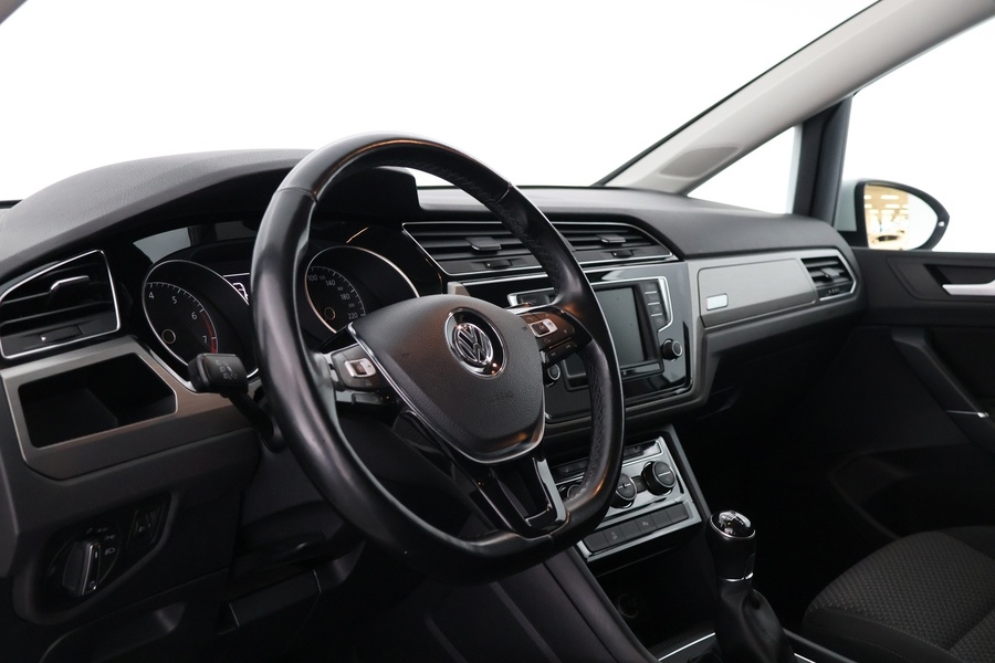 Volkswagen Touran vaihtoauto