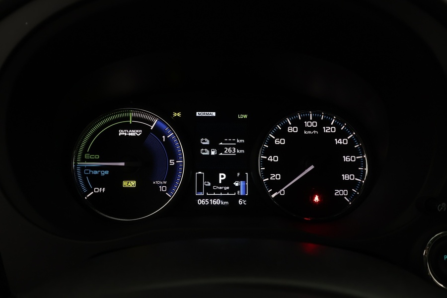 Mitsubishi Outlander PHEV vaihtoauto