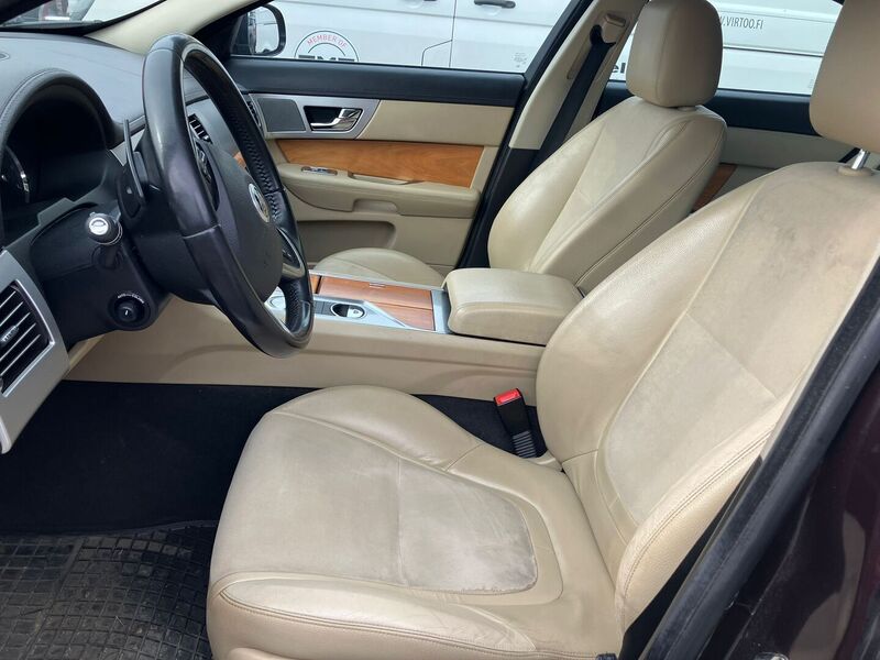 Jaguar XF vaihtoauto