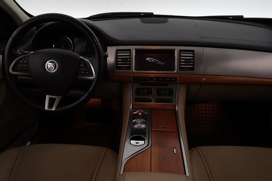 Jaguar XF vaihtoauto