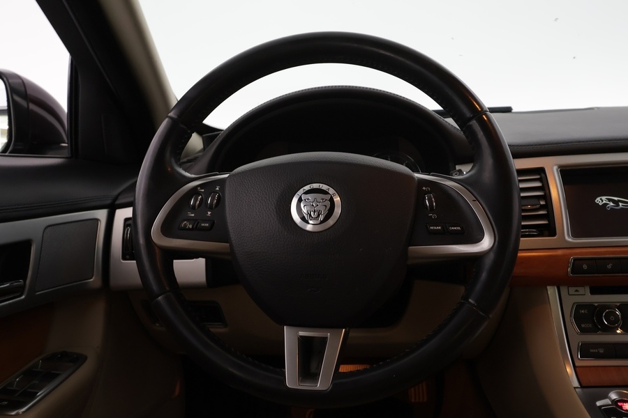 Jaguar XF vaihtoauto