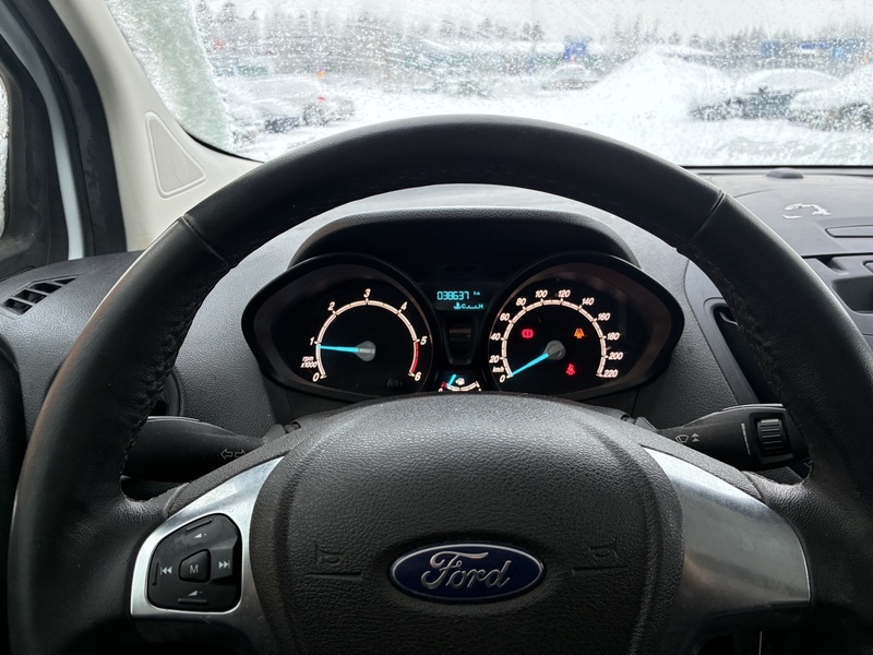 Ford Transit Courier vaihtoauto