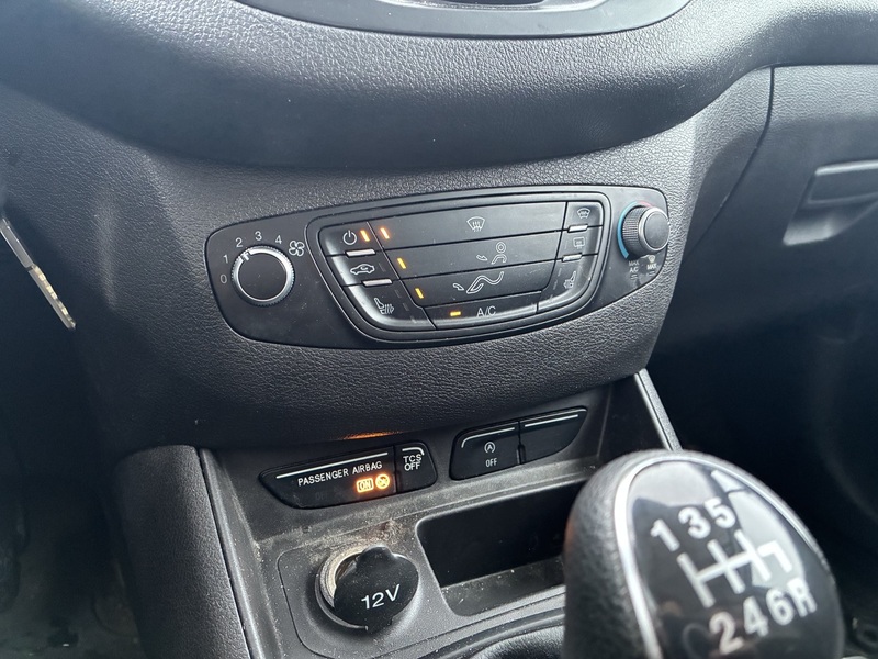 Ford Transit Courier vaihtoauto