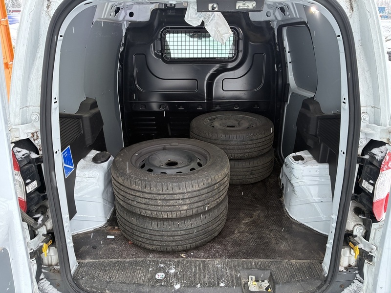 Ford Transit Courier vaihtoauto