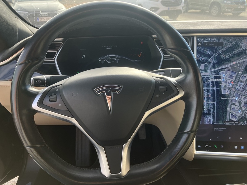 Tesla Model S vaihtoauto