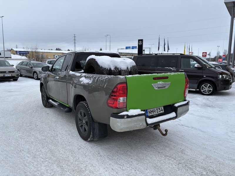 Toyota Hilux vaihtoauto