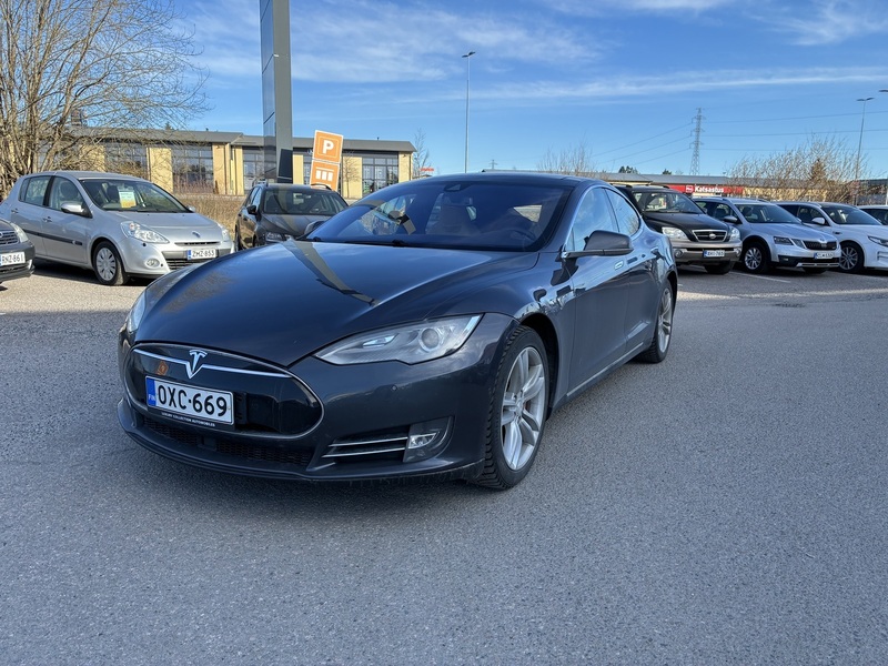 Tesla Model S vaihtoauto