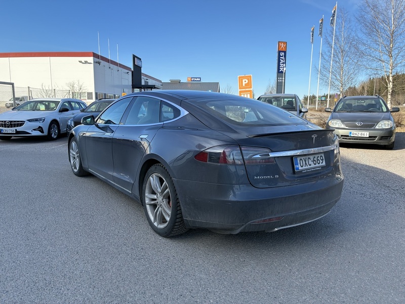 Tesla Model S vaihtoauto