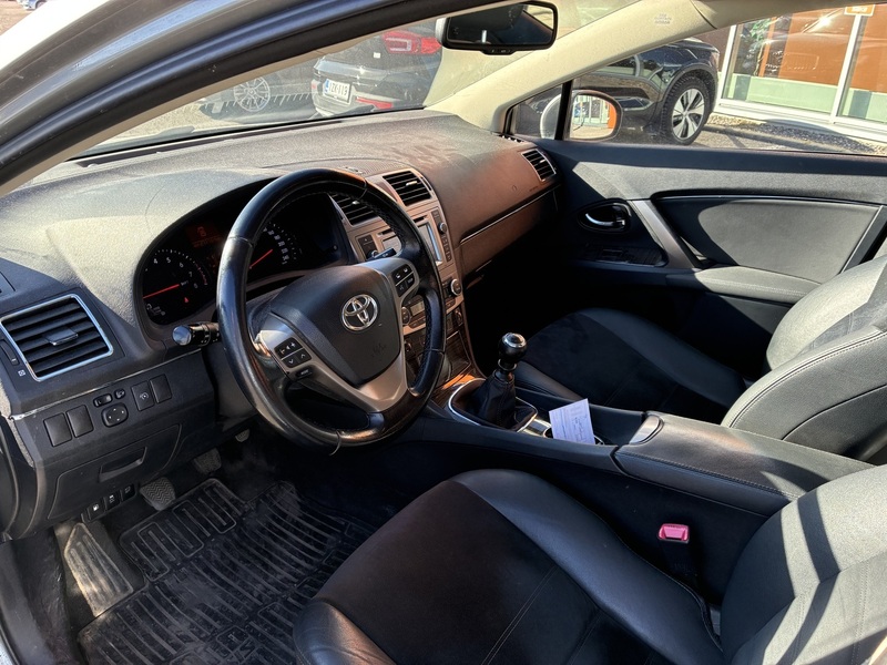 Toyota Avensis vaihtoauto