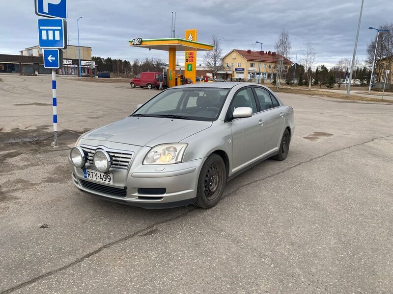 Toyota Avensis vaihtoauto