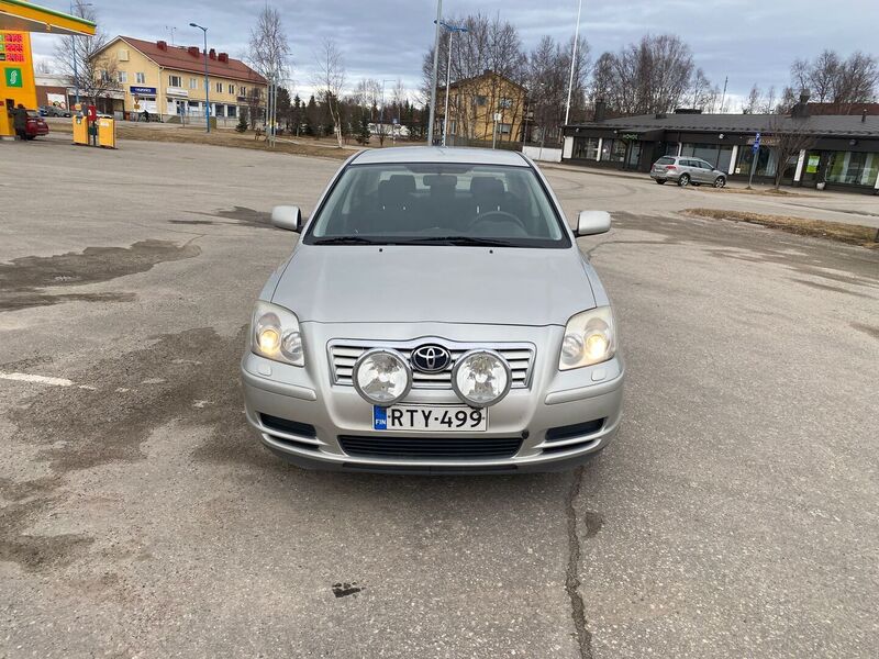 Toyota Avensis vaihtoauto