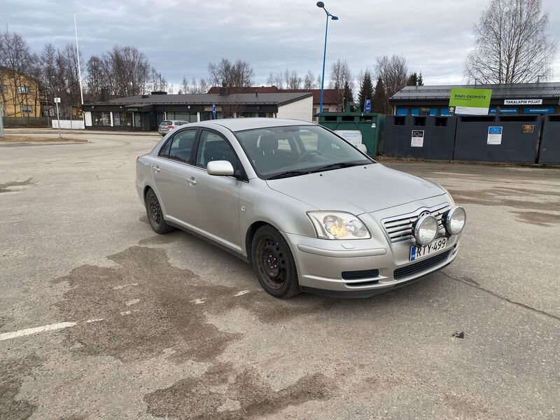 Toyota Avensis vaihtoauto