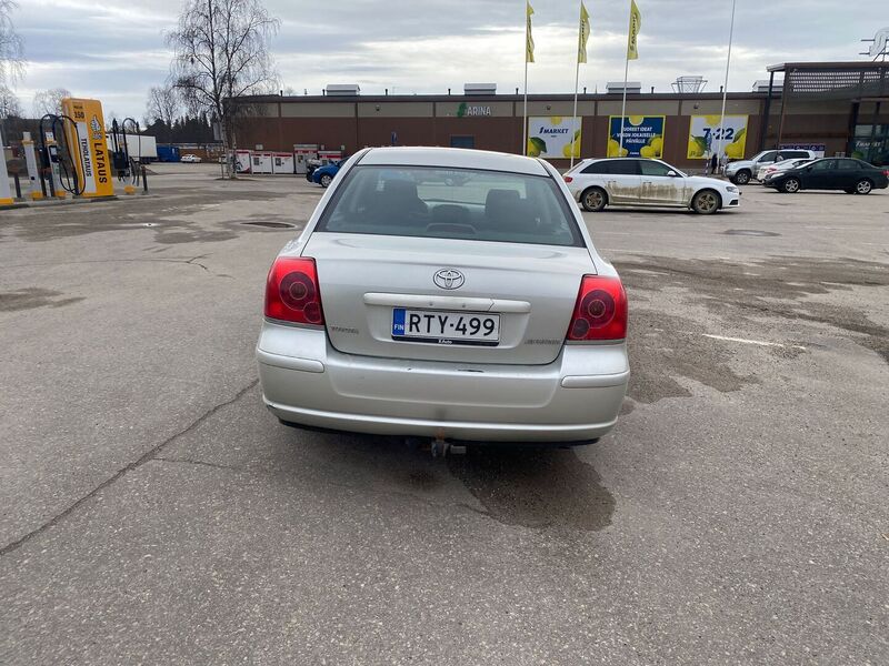 Toyota Avensis vaihtoauto