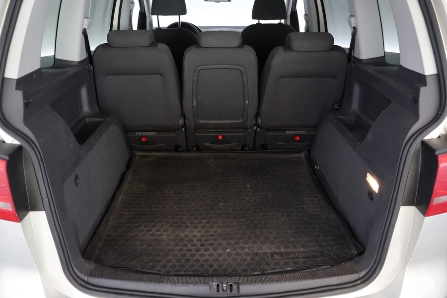 Volkswagen Touran vaihtoauto