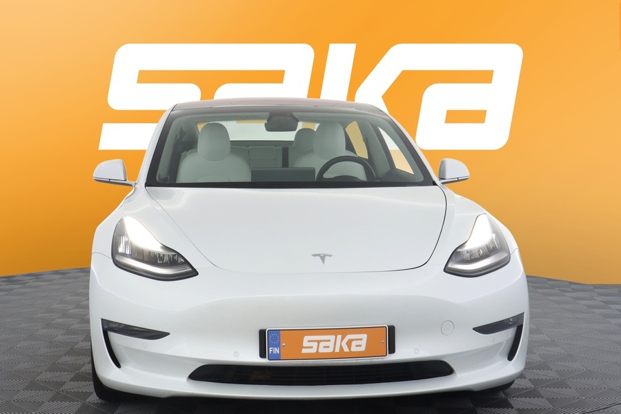 Tesla Model 3 vaihtoauto