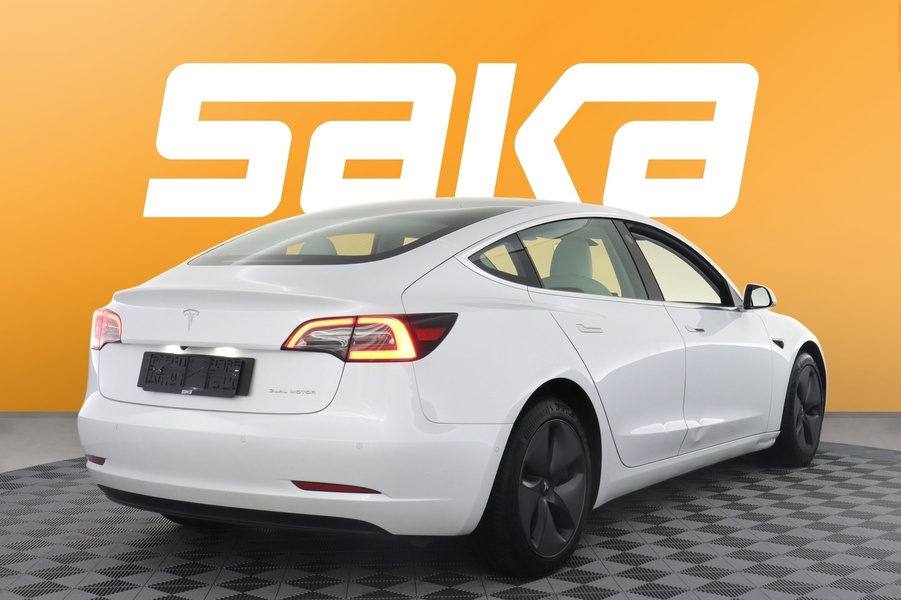 Tesla Model 3 vaihtoauto