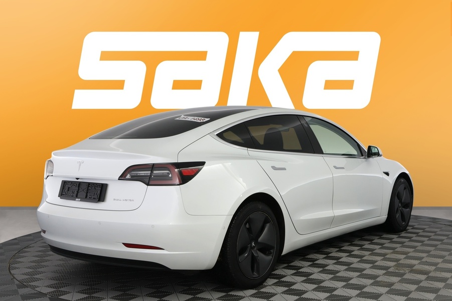 Tesla Model 3 vaihtoauto