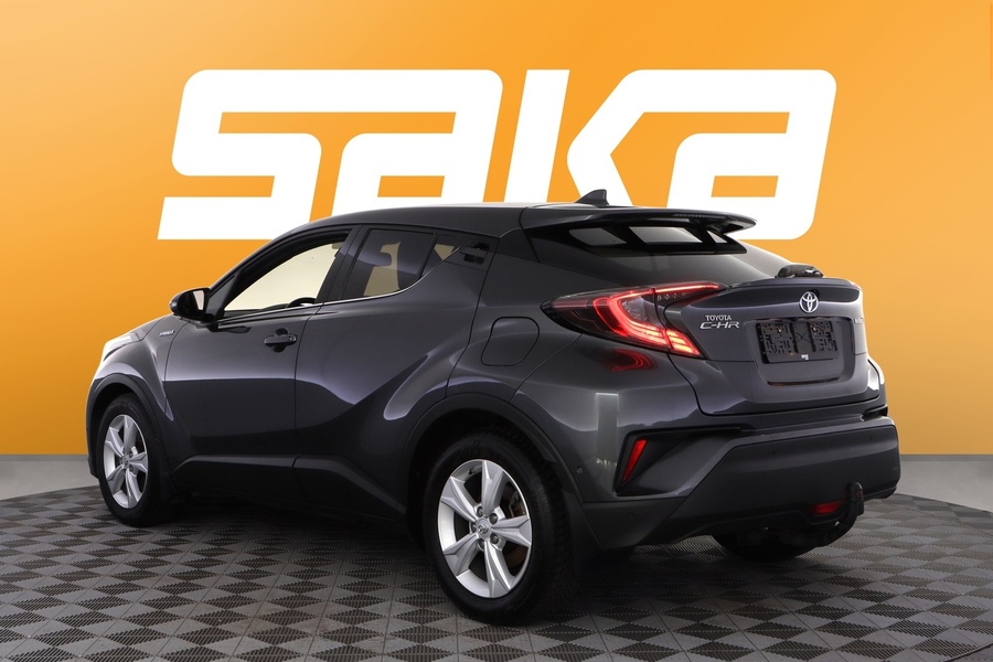 Toyota C-HR vaihtoauto