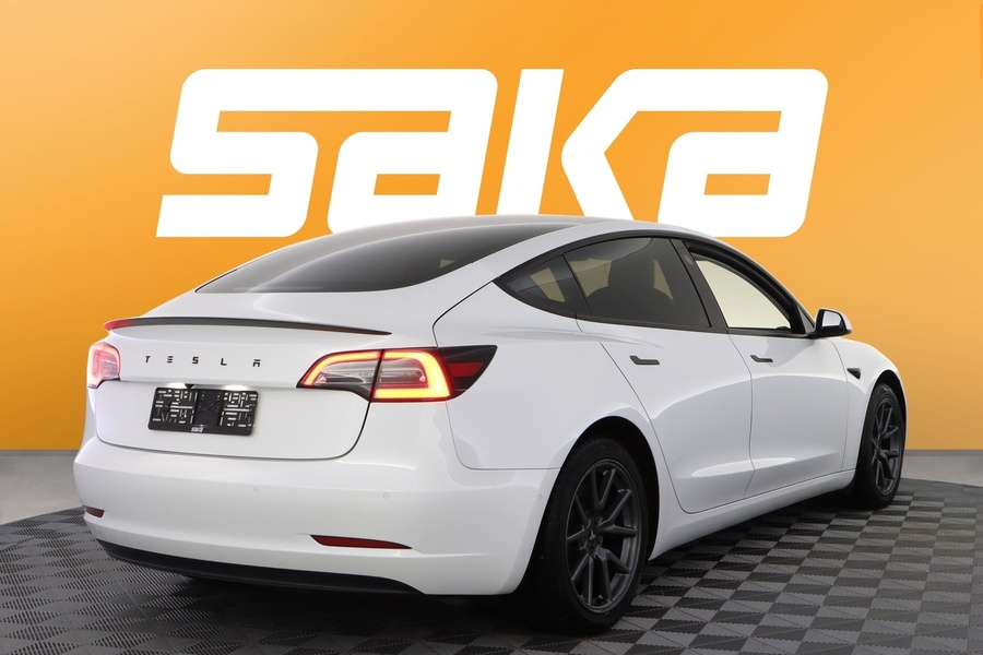 Tesla Model 3 vaihtoauto