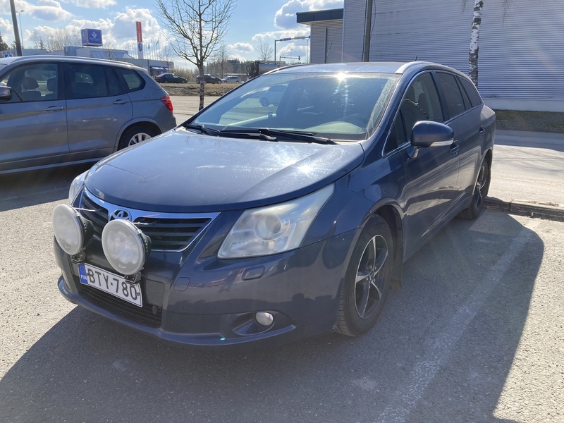 Toyota Avensis vaihtoauto