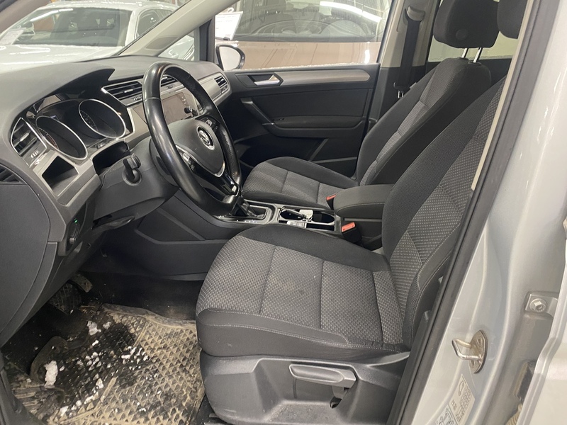 Volkswagen Touran vaihtoauto