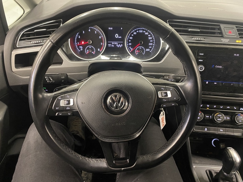 Volkswagen Touran vaihtoauto