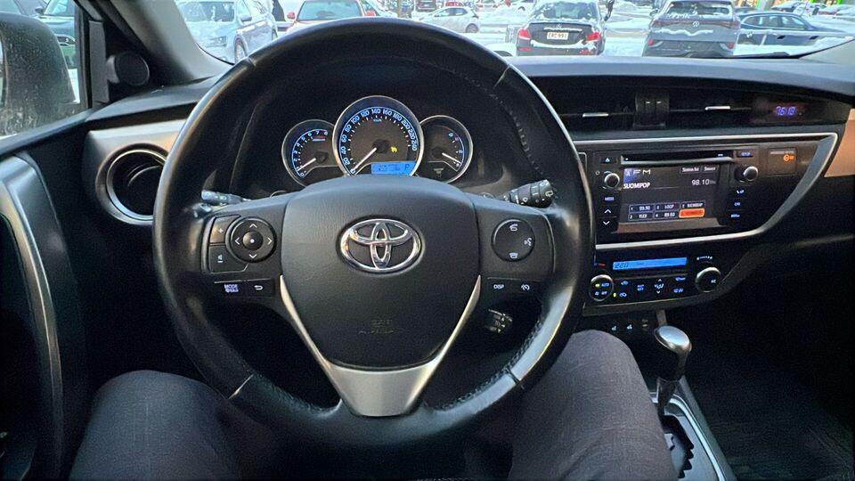 Toyota Auris vaihtoauto